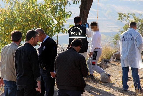 Kayseri'de Ağaca Asılı Erkek Cesedi Bulundu