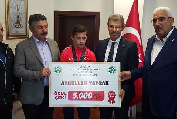  Milli Greiye Kayseri ekerden 5 bin TL dl