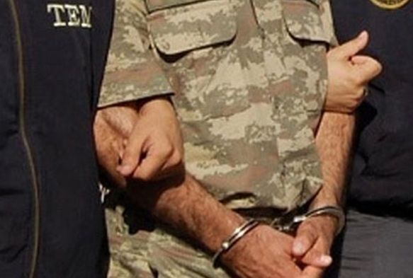 Kayseri'de 4 havacı üsteğmen FETÖ'den gözaltına alındı