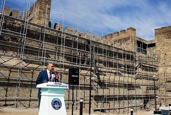 Başkan Çelik'ten tarihi Kayseri Kalesi'nde brifing