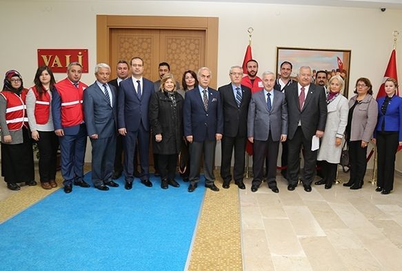 Vali Kamçı Kızılay Yöneticilerini Kabul Etti