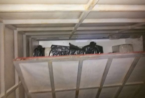 Kamyonetin zulasından 12 bin paket kaçak sigara çıktı