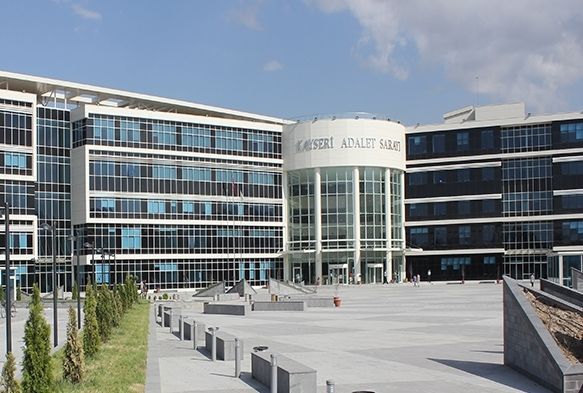 FETÖ'den gözaltına alınan 17 kişi adliyeye sevk edildi