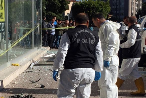 Adana Valilii nnde patlama! 2 l 17 yaral