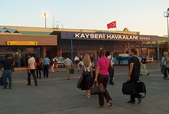  Kasm aynda Kayseri Havaliman'nda bin 6 uak ini kalk yapt