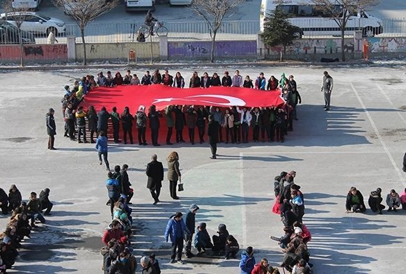 Kayseri’de ortaokul öğrencileri teröre tepki gösterdi