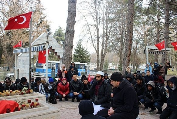 80 ülkeden 120 öğrenci Polis Şehitliği'ni ziyaret etti