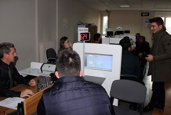 Nüfus müdürlüklerinde yeni kimlik kartı yoğunluğu