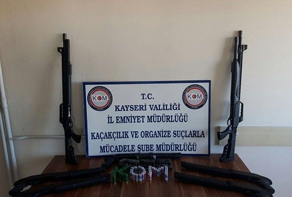 KOM'dan ruhsatsız silah operasyonu: 2 gözaltı