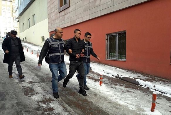 Bıçaklı yağmacı polisten kaçamadı