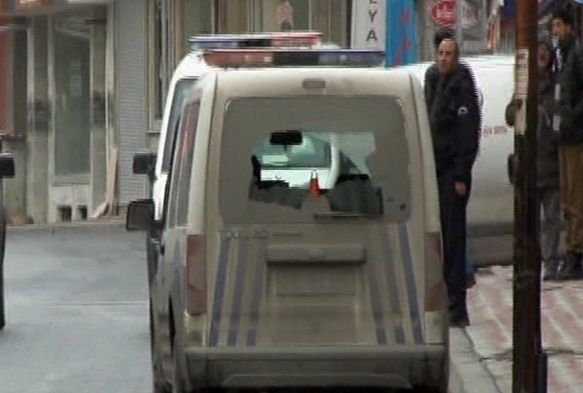 stanbul Esenyurt'ta polise silahl saldr