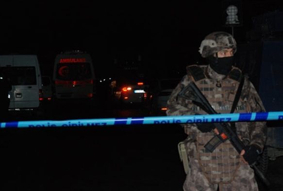 Gaziosmanpaa'da polise silahl saldr: 1 l, 1 yaral