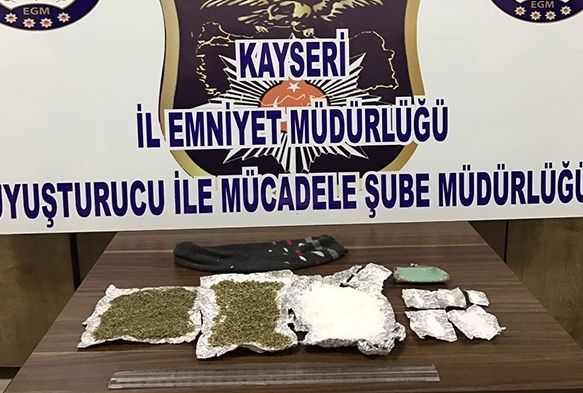 Çorap İçine Gizlenmiş 25 Gram Bonzai Ele Geçirildi