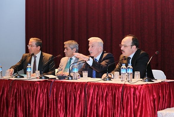 Vali Kamçı halk toplantısı yaptı