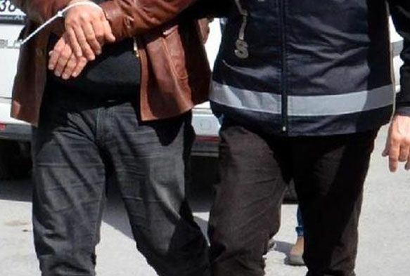 FETÖ davalarının avukatı, FETÖ'den tutuklandı