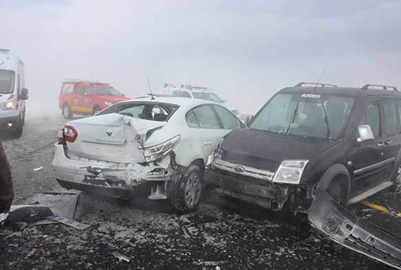 Kayseri’de zincirleme trafik kazası: 15 yaralı