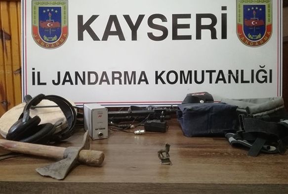 Define avcıları iki adet heykel ile birlikte yakalandı