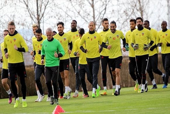 Kayserispor, Antalyaspor’a bileniyor