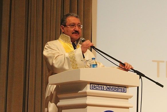 “Tıp eğitimi can çekişiyor”