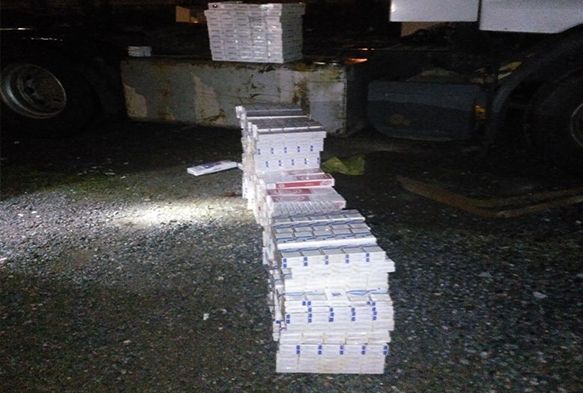 Tırın zulasından 2 bin 940 paket kaçak sigara çıktı