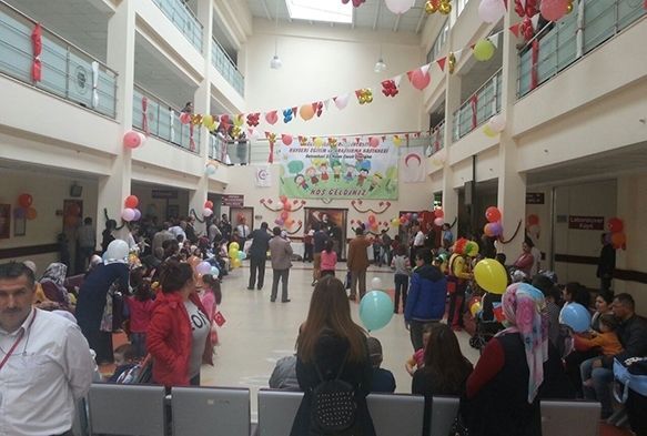 Çocuk Hastanesi çocukların bayramını unutmadı