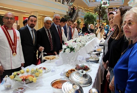 Ev hanımları hünerlerini sergiledi