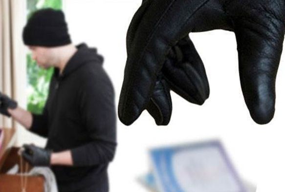Yardım toplama bahanesiyle girdiği iş yerinde hırsızlık yaptı