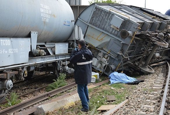 Tren vagonu devrildi: 1 l