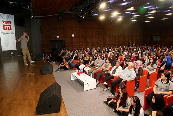 AGÜ’de Lise Öğrencilerine Hayal Konferansı