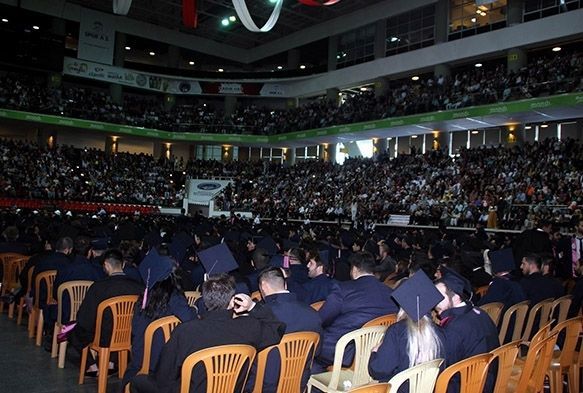 Tribünleri final maçı için değil, mezuniyet töreni için doldurdular