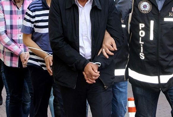 FETÖ/PDY'ye finans sağlamaktan gözaltına alınan 5 kişi adliyede