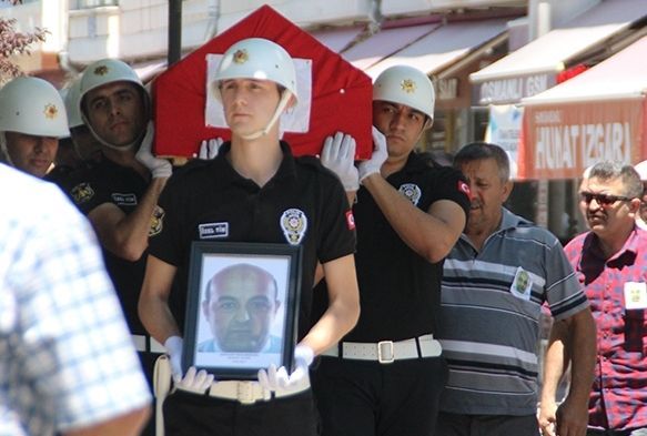 Kalp krizinden ölen polis törenle taprağa verildi