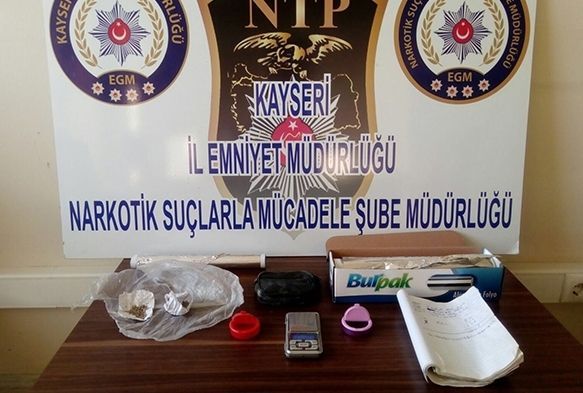 Zehir tacirlerine operasyon: 3 gözaltı