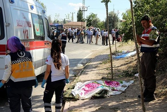 15 yaşındaki sürücünün çarptığı akrabası olay yerinde hayatını kaybett