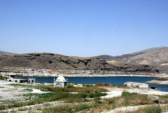 Kayseri'de sular altında kalan köy gün yüzüne çıktı