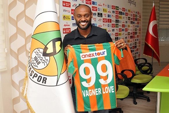 Vagner Love, 2 yl daha Alanyaspor'da