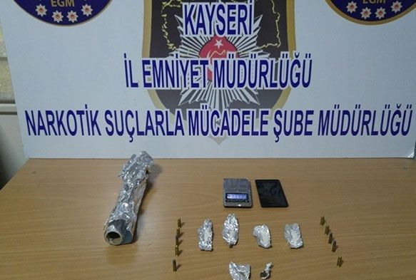 Zehir tacirlerine operasyon: 4 gözaltı