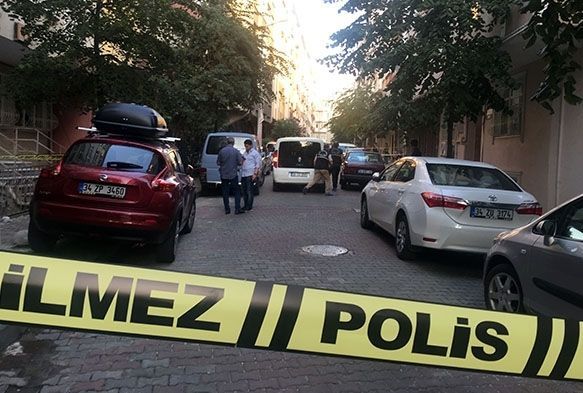 Sokak ortasnda kuyumcuyu silahla vurup 8 kilo altnla katlar