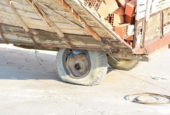 Lastik iirirken canndan oldu