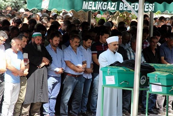 Cinayete kurban giden genç defnedildi