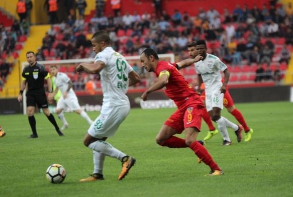 Kayserispor Zirveyi Zorluyor