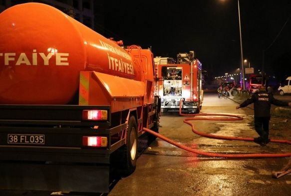 2 aile arasındaki kavgada çıkan yangını itfaiye söndürdü