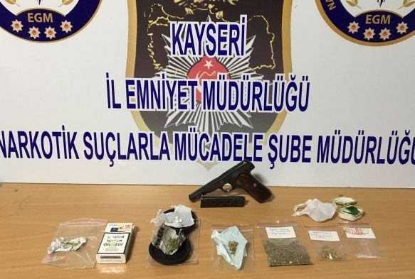 Polis uyuşturucu tacirlerine gözaçtırmıyor