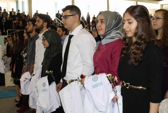 ERÜ Tıp Fakültesi önlük giyme töreni yapıldı