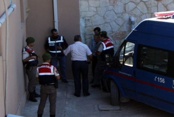 Savcy vuran polis ile ei tutukland