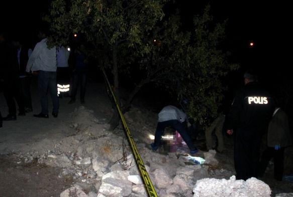 Yavru köpeğin sesine gittiler, cesetle karşılaştılar