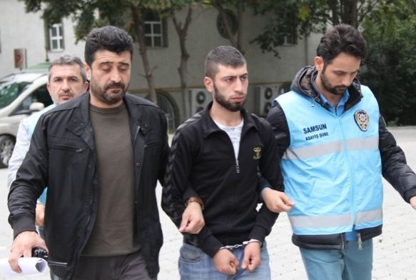 Evinde bir kiiyi pompal tfekle ldren kardeler adliyeye sevk edil