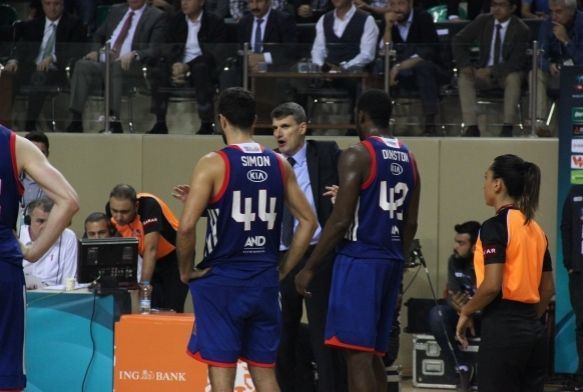 Anadolu Efes deplasmanda galip