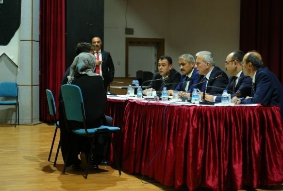 Vali Kamçı vatandaşlarla bir araya geldi