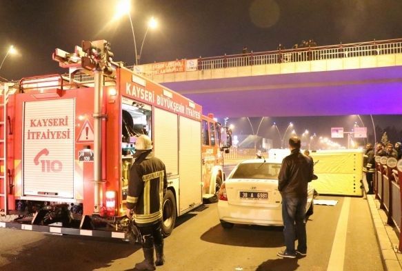 İntihara kalkışan adam köprüden indirildi